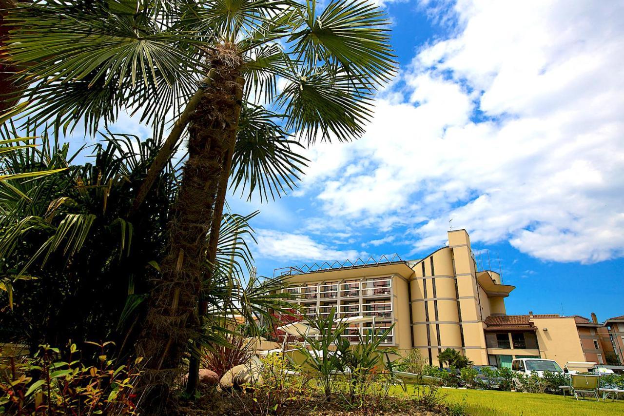 Enjoy Garda Hotel Пескьера-дель-Гарда Экстерьер фото