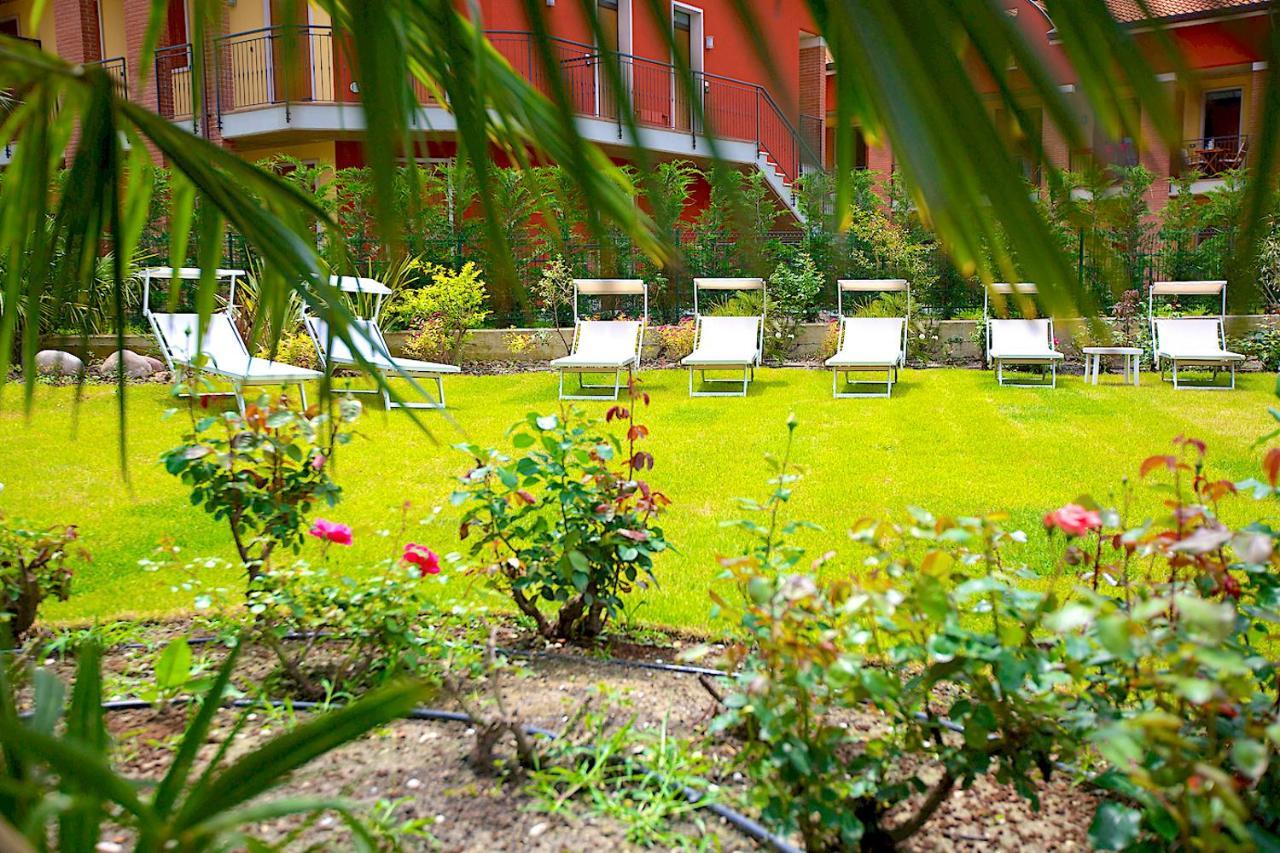 Enjoy Garda Hotel Пескьера-дель-Гарда Экстерьер фото
