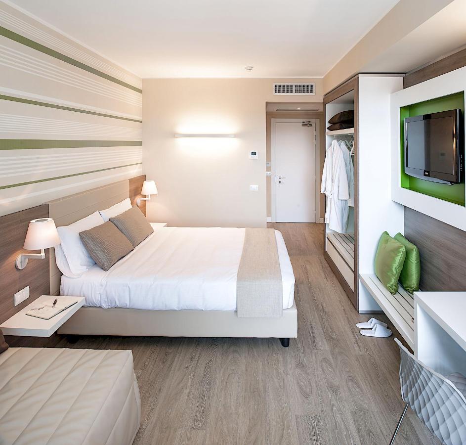 Enjoy Garda Hotel Пескьера-дель-Гарда Экстерьер фото