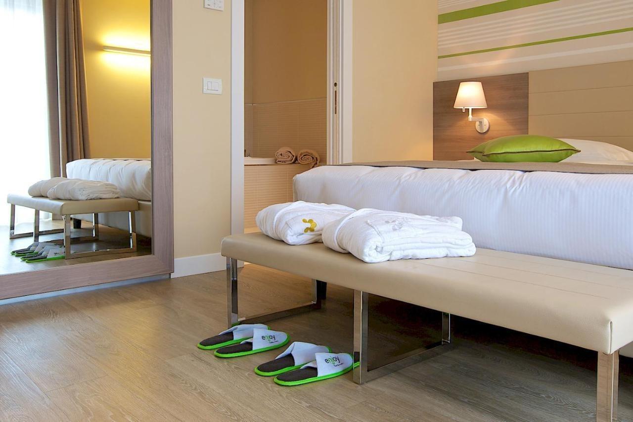 Enjoy Garda Hotel Пескьера-дель-Гарда Экстерьер фото